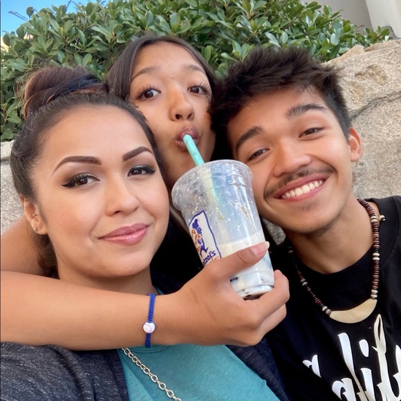 Meet your Posher, Selina - Picture 3 of 16